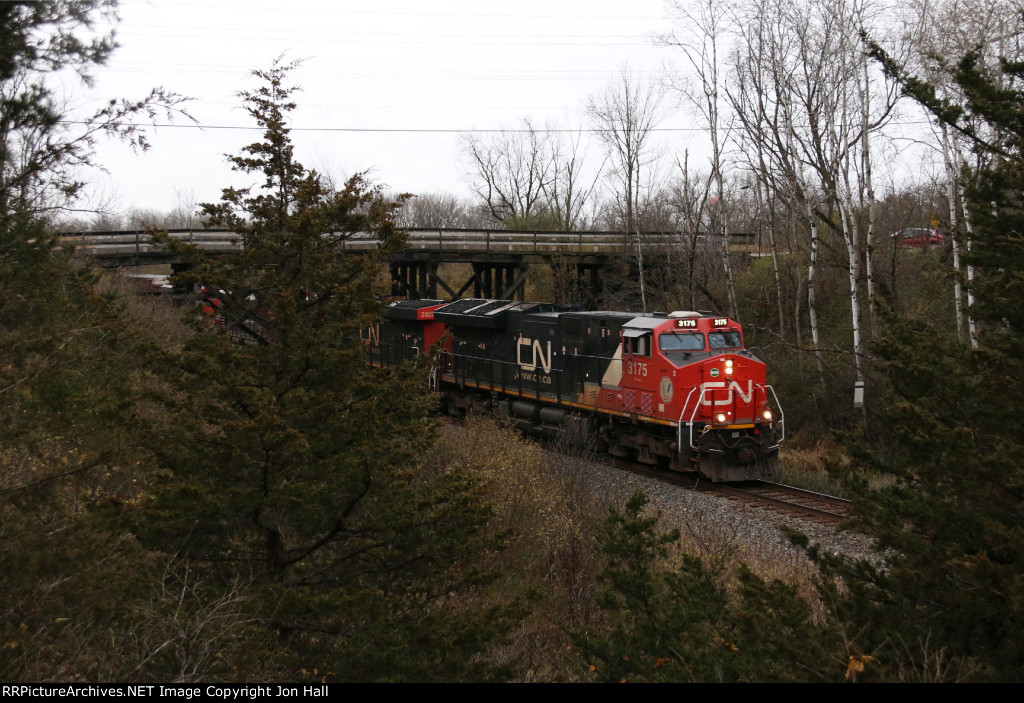 CN 3175 rolls north on the Waukesha Sub leading A447